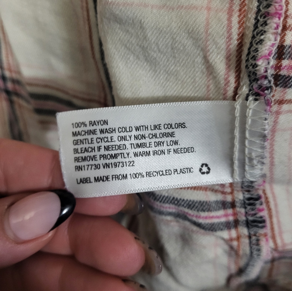 Button up - Picture 2 of 4